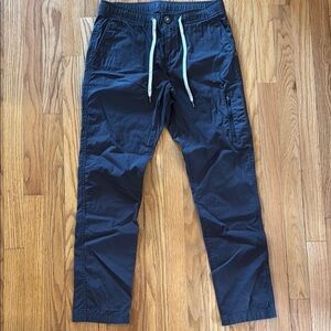 Vuori sz S grey rip stop men’s everyday Casual Pants, great pre owned condition